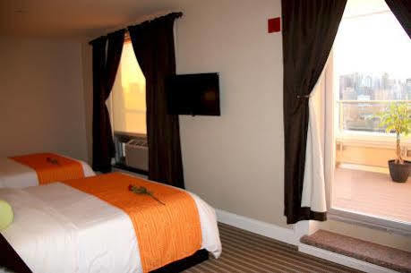Romana - Nyc 2* Nova York